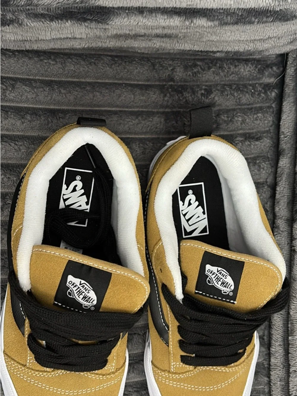 Vans Low Top Sneakers - Mustard & Black